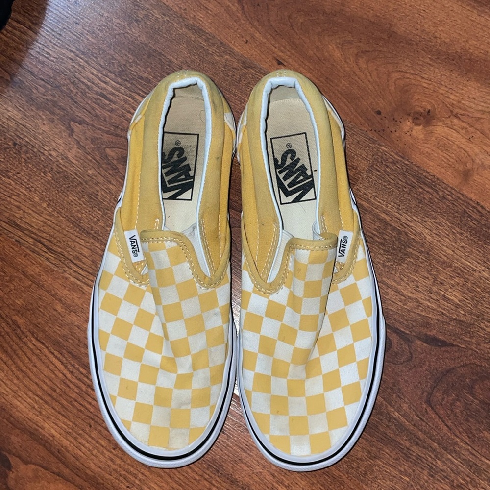 Women’s checkered vans size 7!